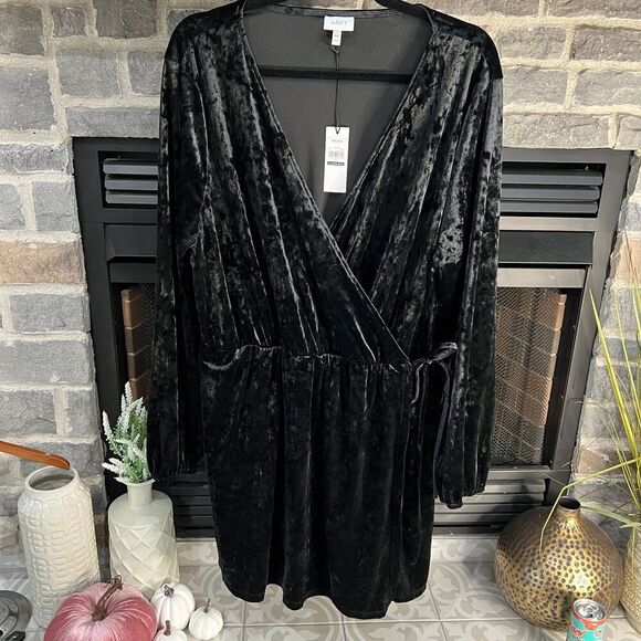 Dresses & Skirts - The Get Velour Wrap Dress